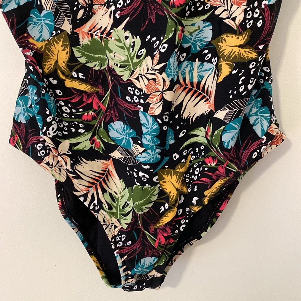 Ocean Pacific Ladies XL One Piece Tropical Swimwear -previously worn a few times - Picture 7 of 11